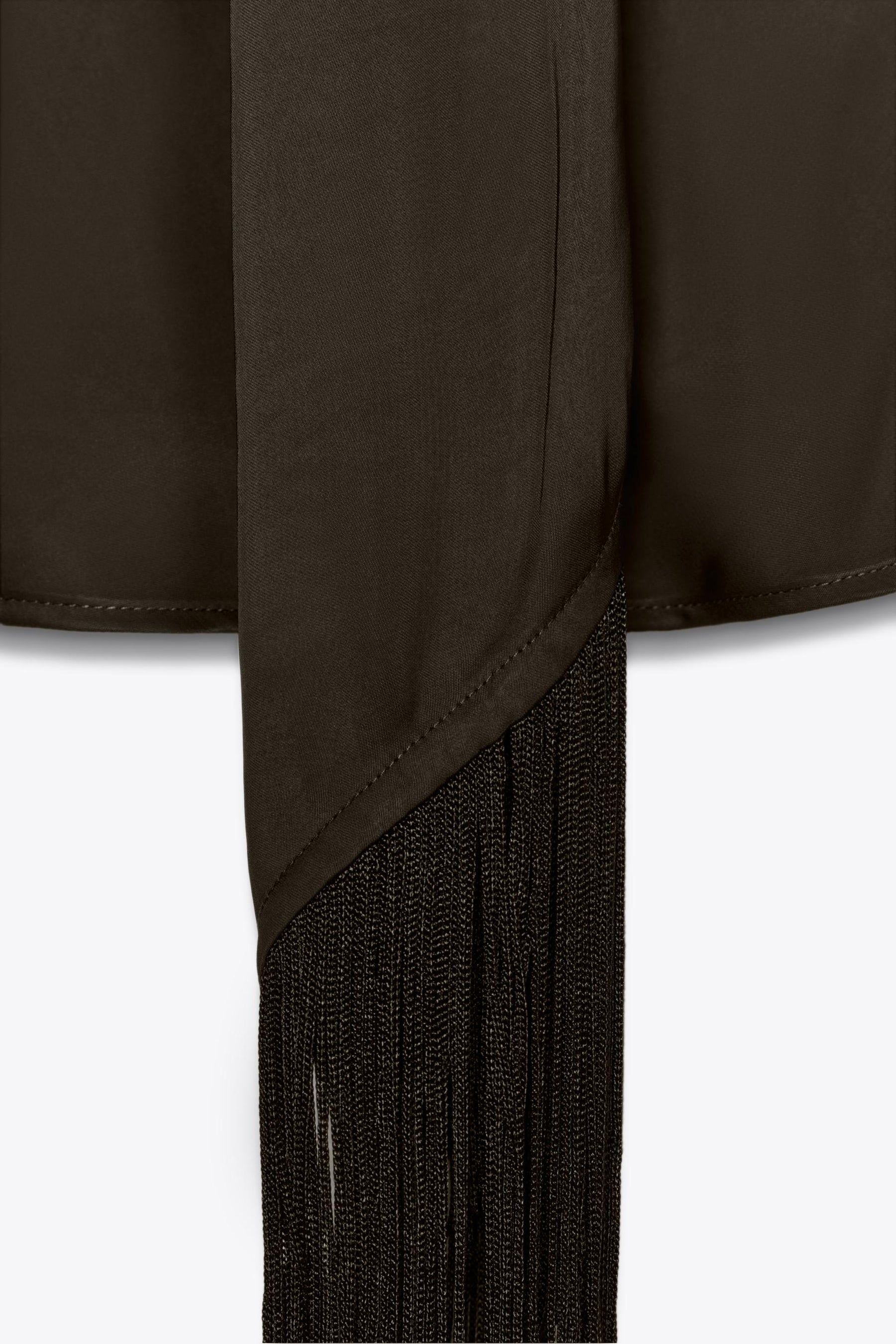 Oberteil aus Satin mit Fransen