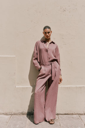 Weit geschnittene Hose mit Gürtel