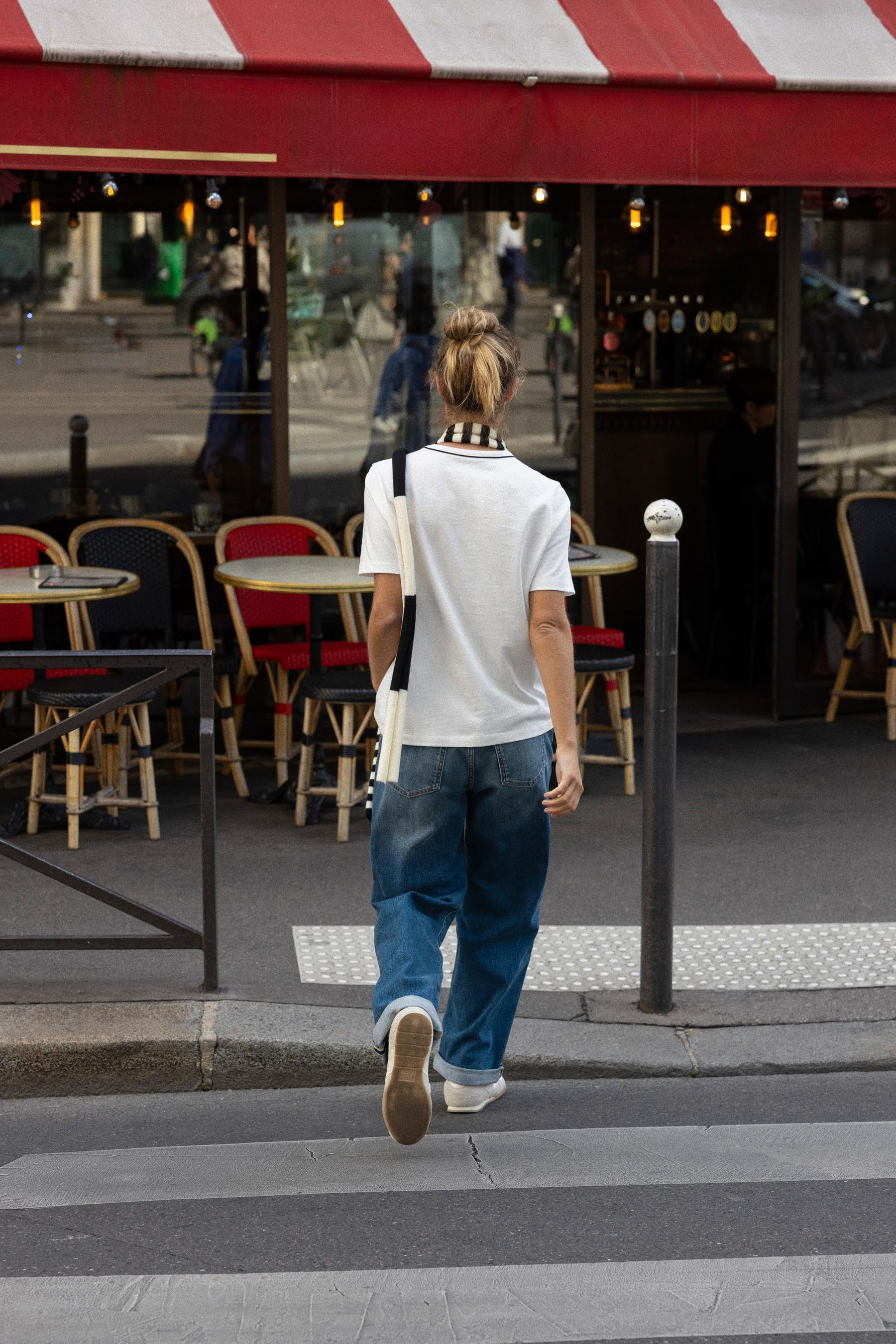 T-Shirt mit Broschen-Detail