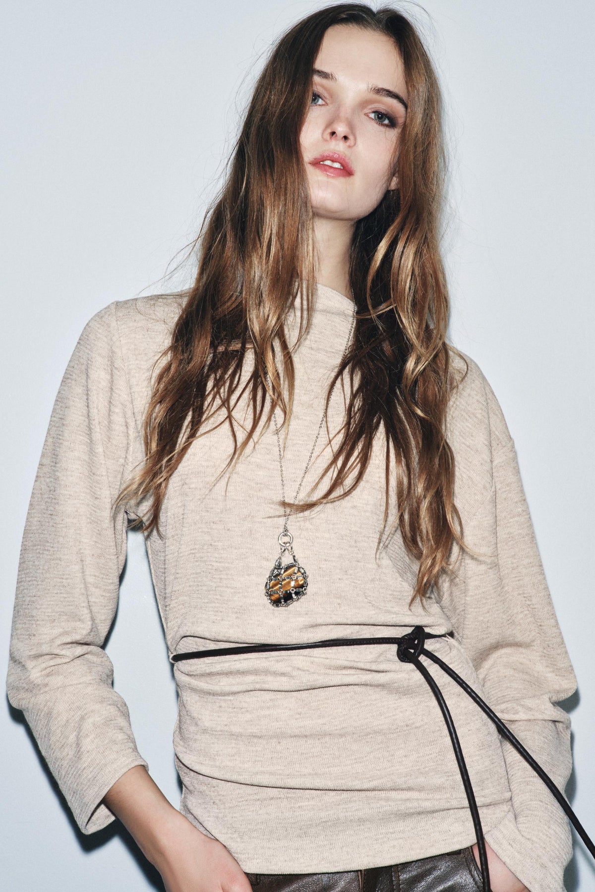 Strukturiertes Top mit Gürtel