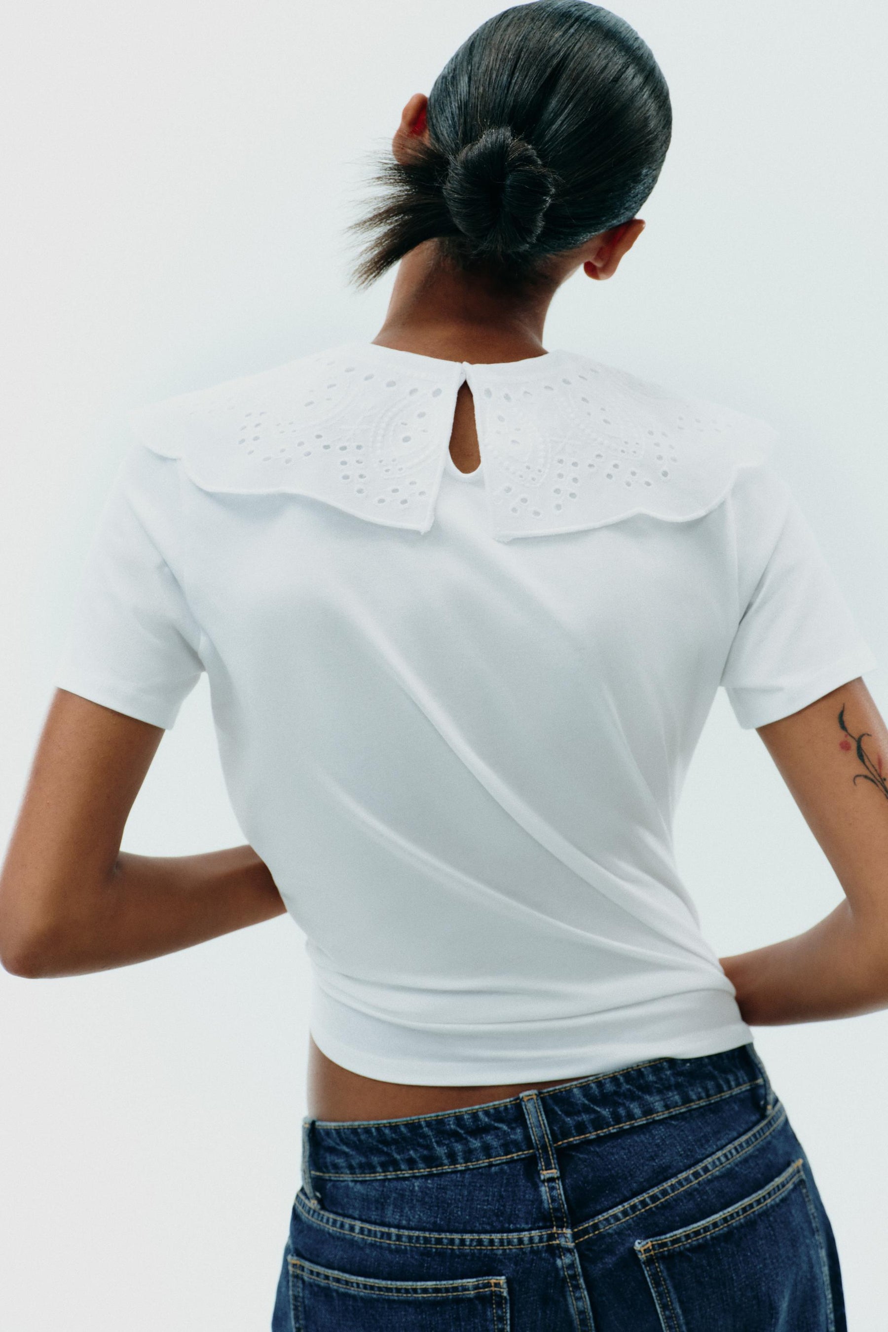 GESTICKTES PETER PAN HALSBAND