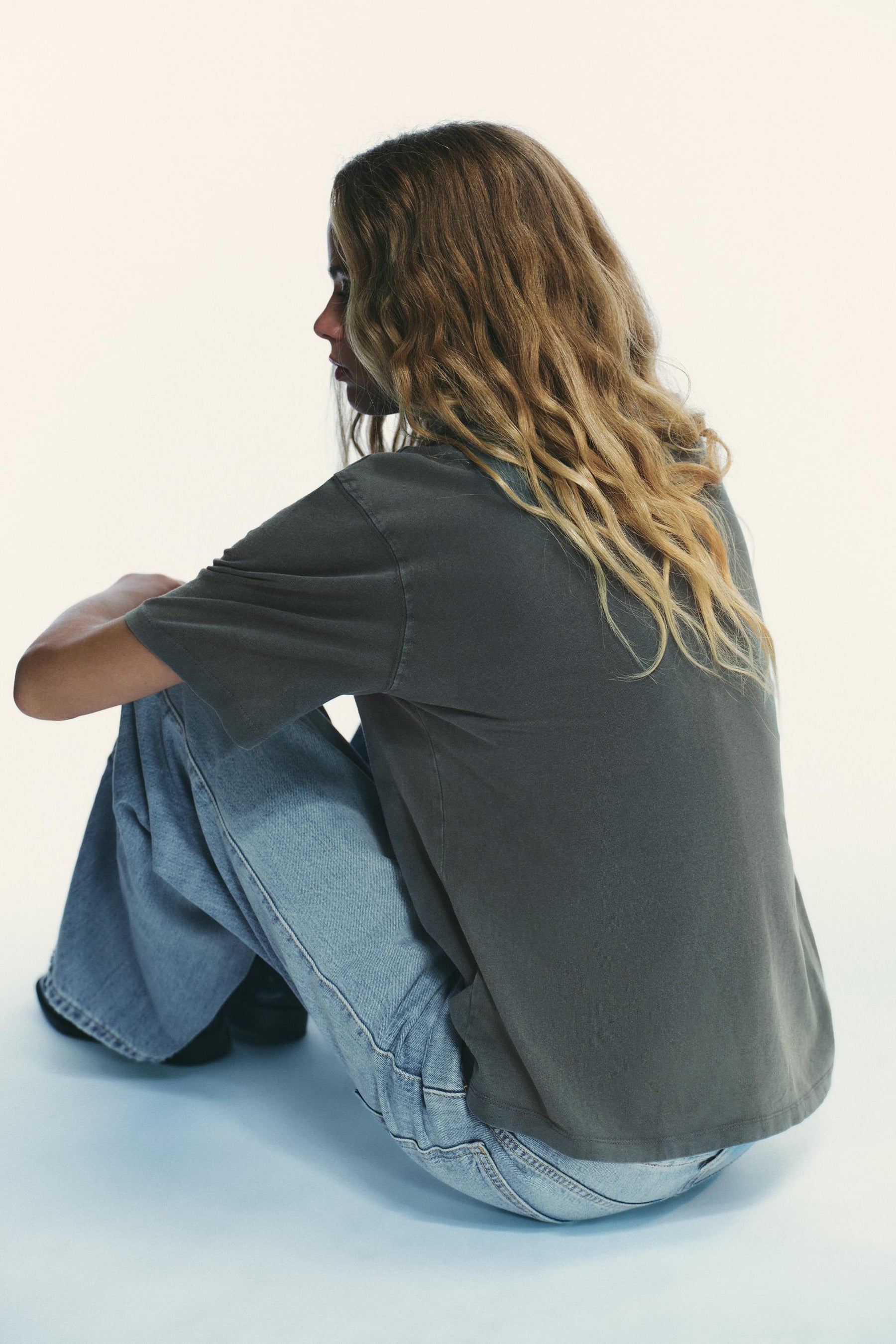 T-Shirt mit verblasstem Aufnäher