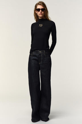 T-Shirt mit hochgeschlossener Brosche