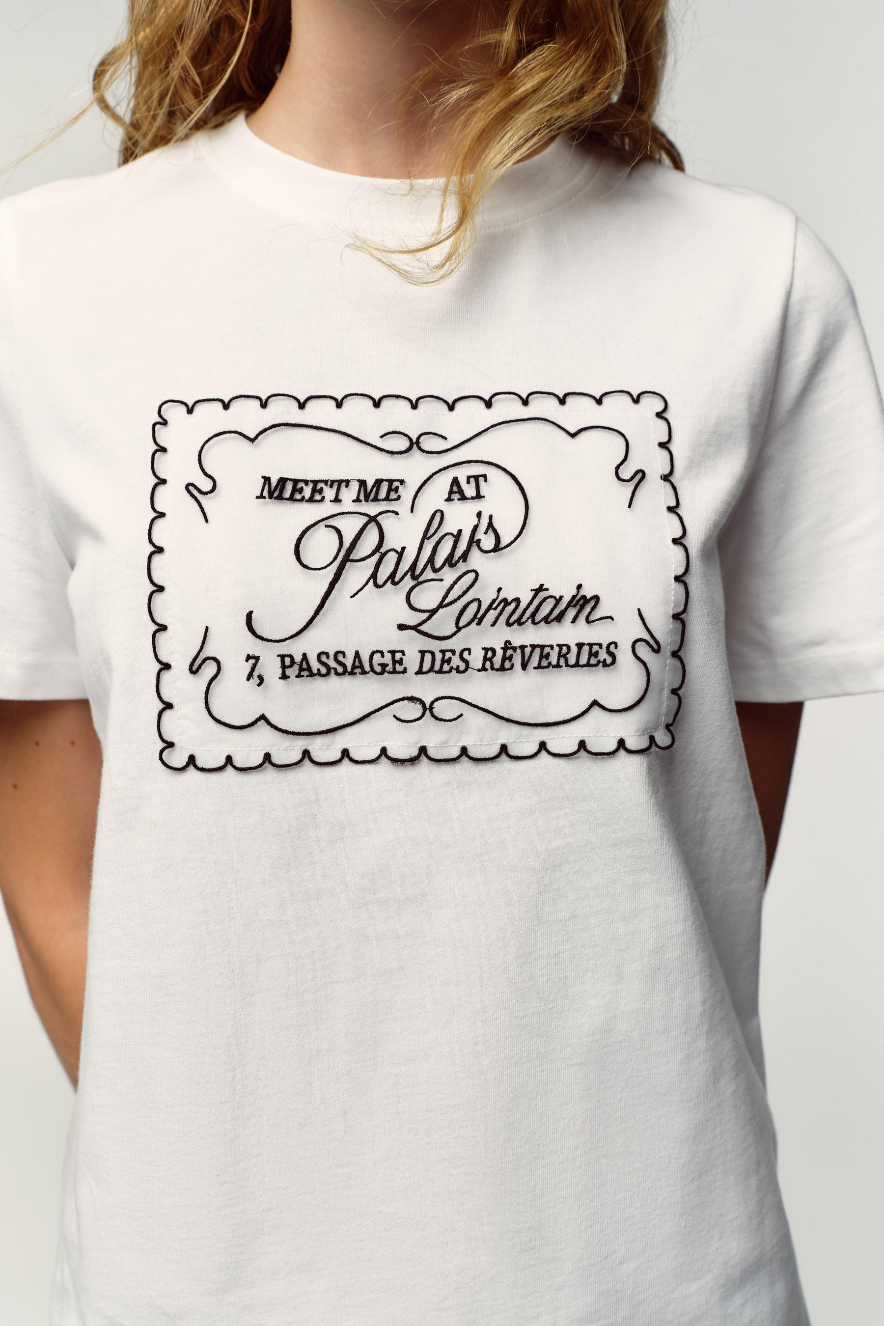 Organza-T-Shirt mit Slogan