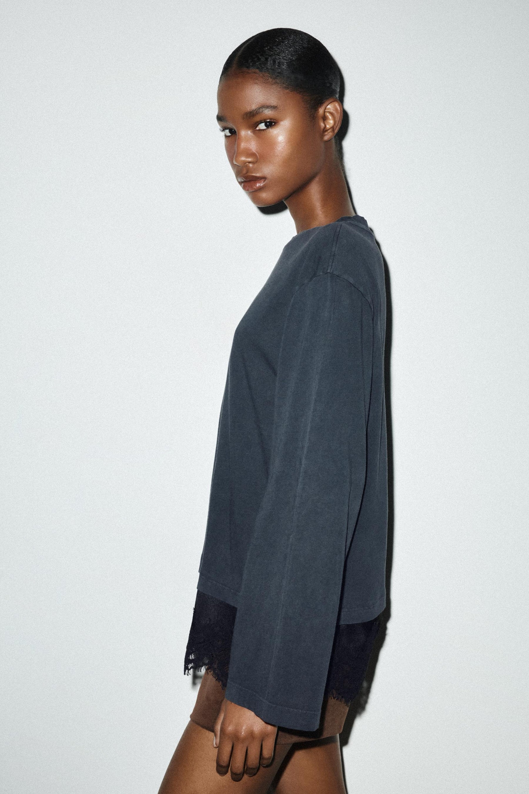 Hemd aus kontrastierender Spitze