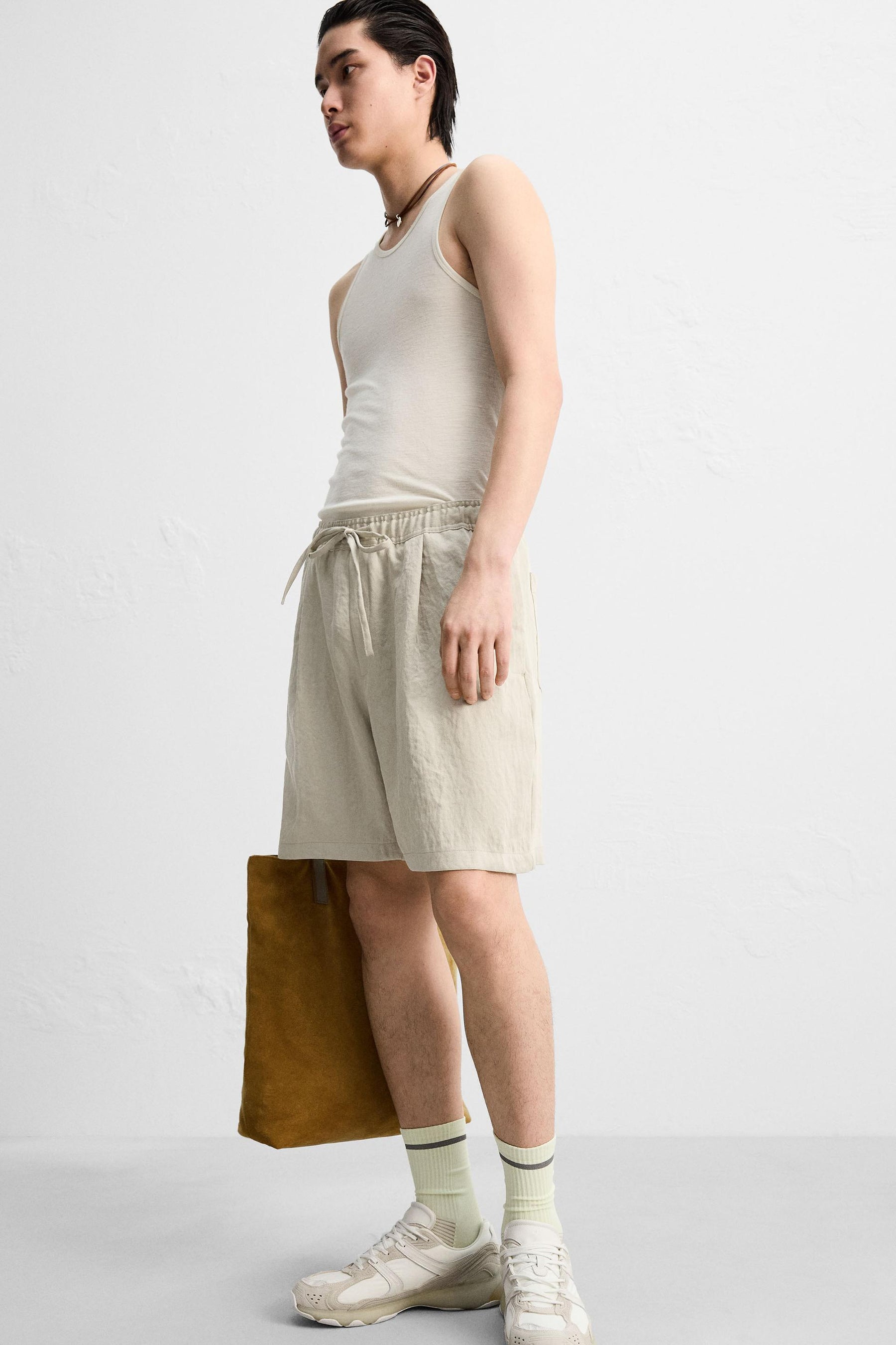 PLEATED FLOWING BERMUDA SHORTS - Image 5