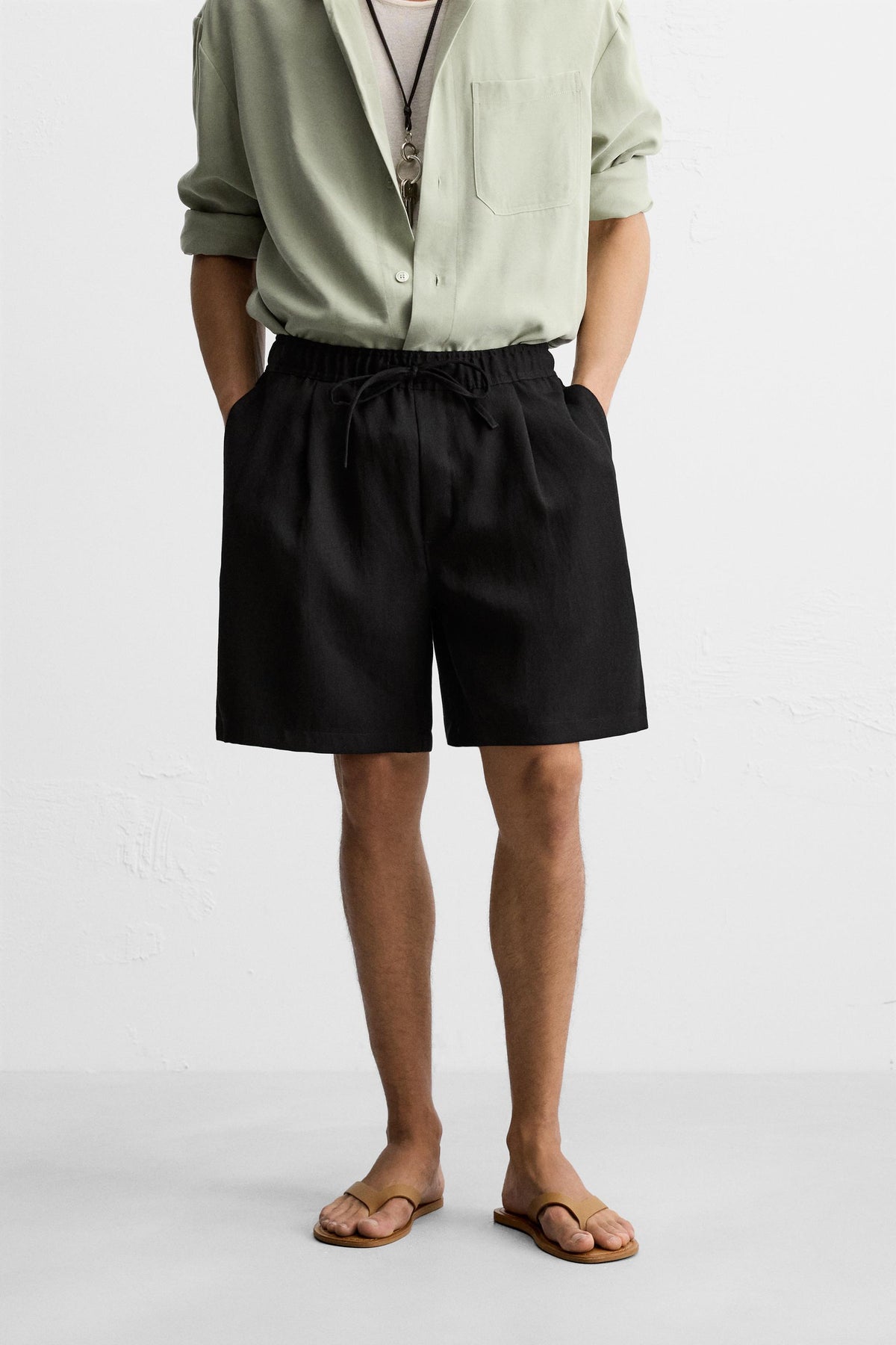 PLEATED FLOWING BERMUDA SHORTS - Image 2