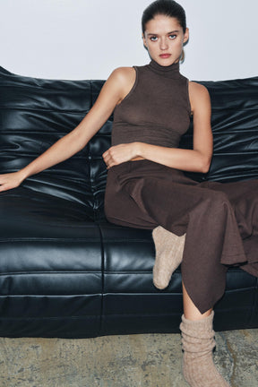 Ärmelloses Top mit hohem Kragen