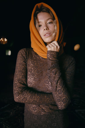 Spitzenhemd mit hohem Kragen