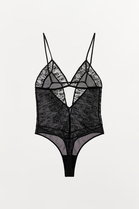 Plissierte Spitzenblumenstickerei