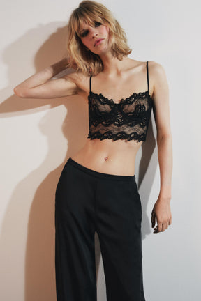 BEGEHRTES SPITZEN-BRALETTE MIT BÜGELN