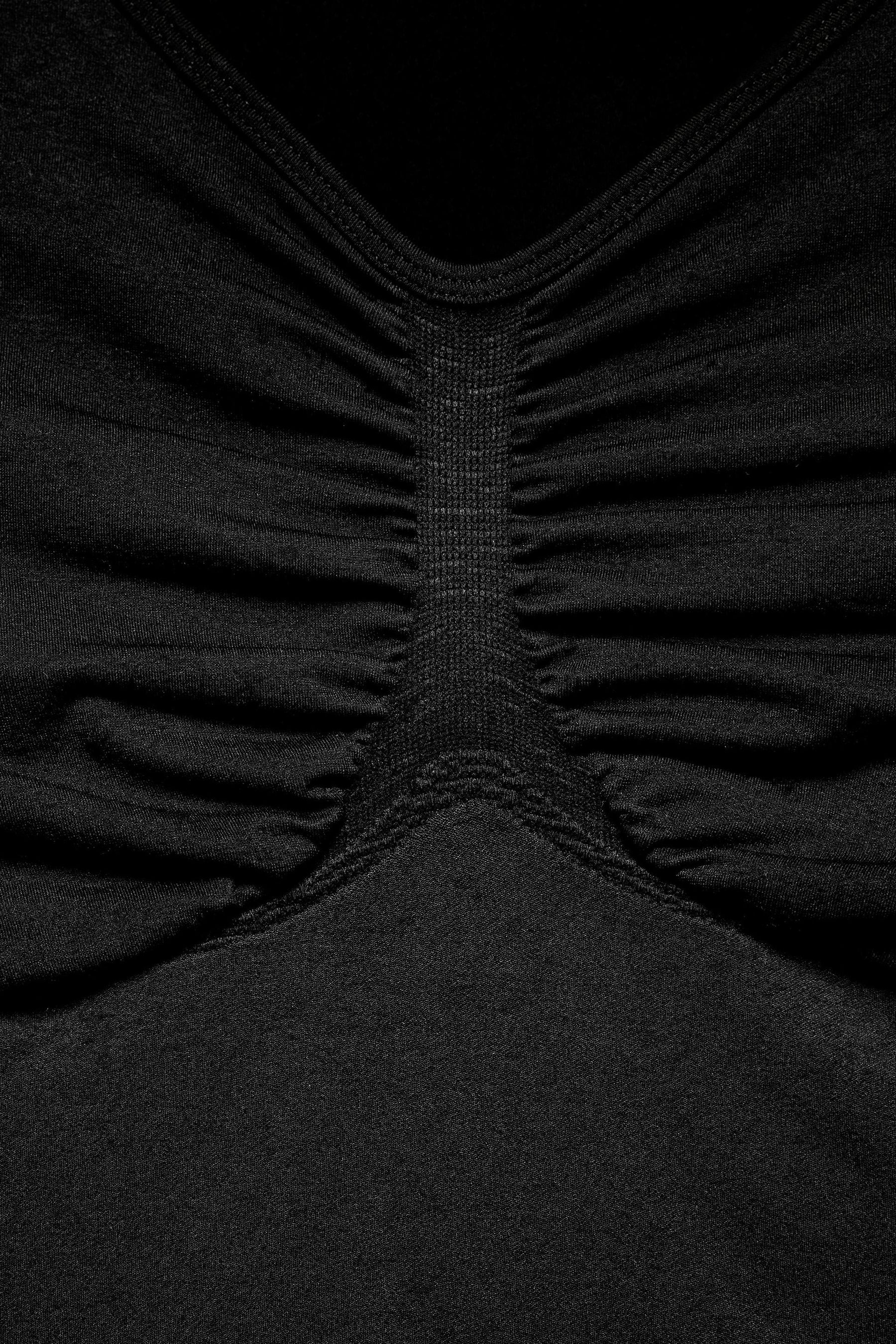 Nahtloser, formgebender Ski-Body