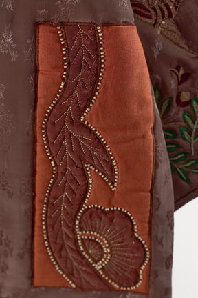 GESTICKTE PERLENJACKE