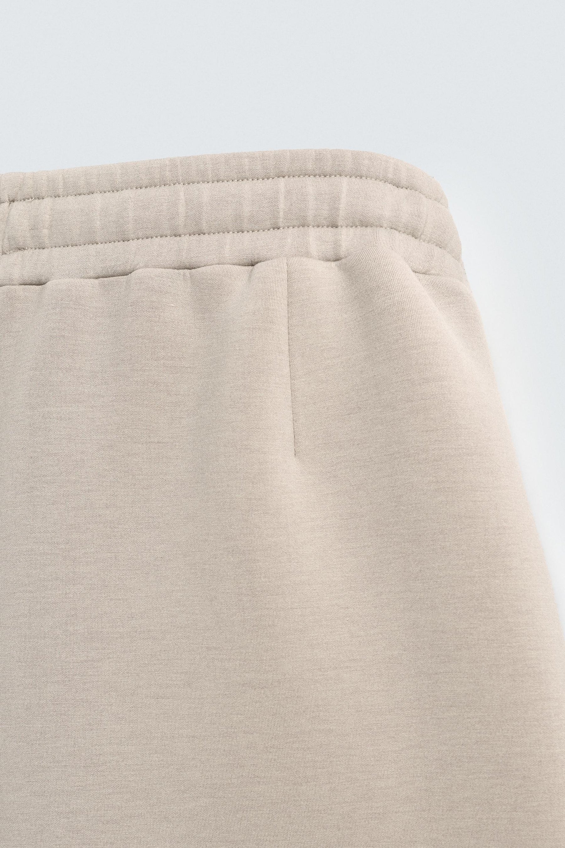 NEOPRENE-EFFECT BERMUDA SHORTS WITH DARTS - Image 8