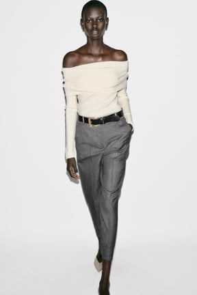 Hosen mit umgeschlagenen Säumen.