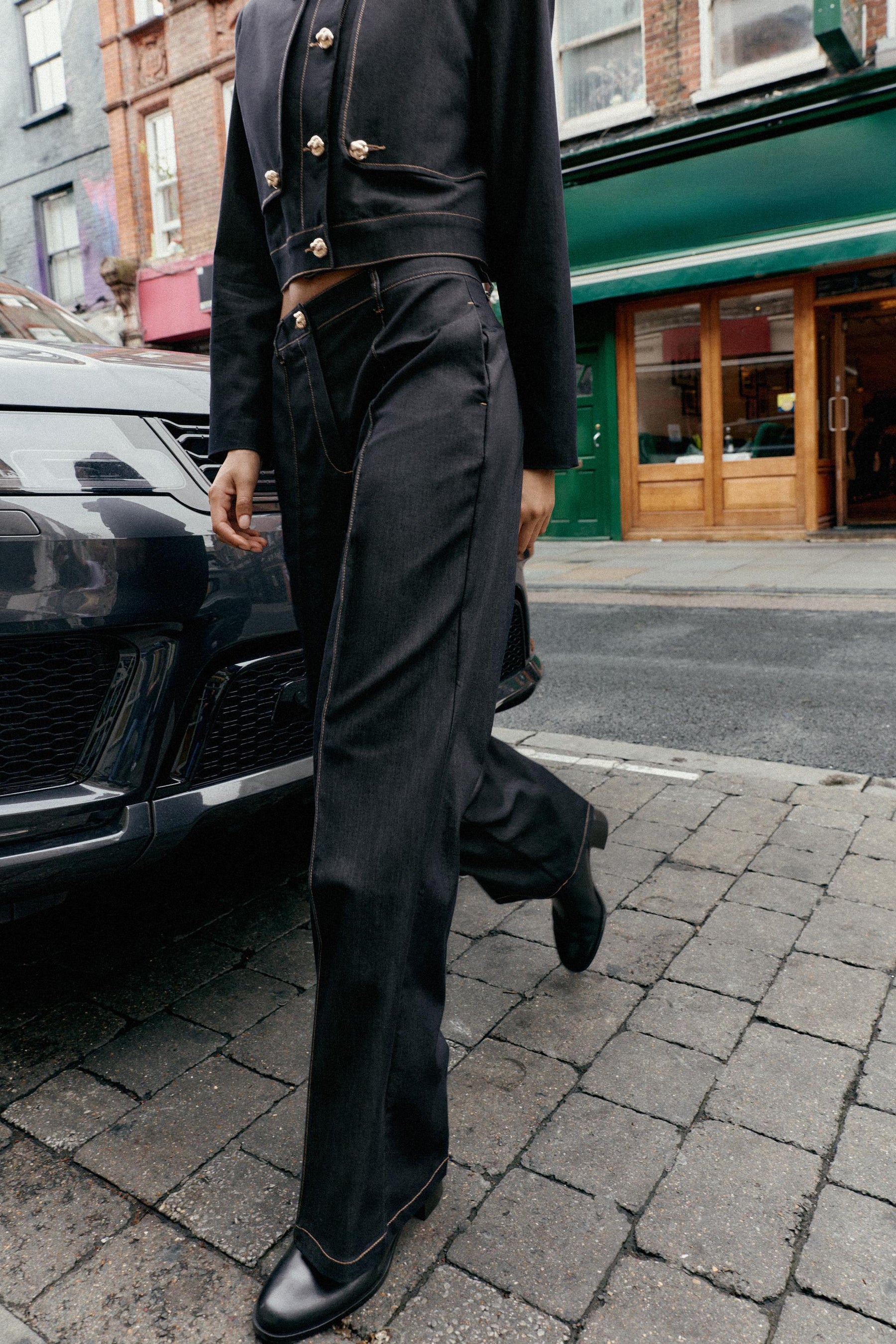 Gerade Hose mit Abnähern