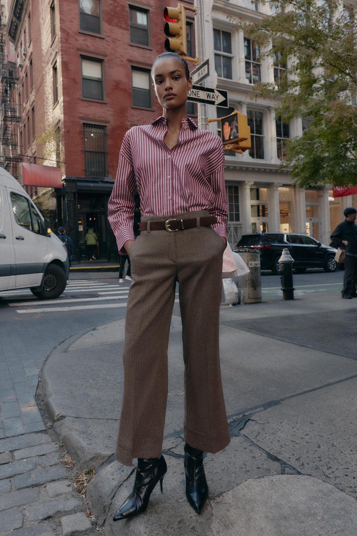 Fischgräthose mit Gürtel