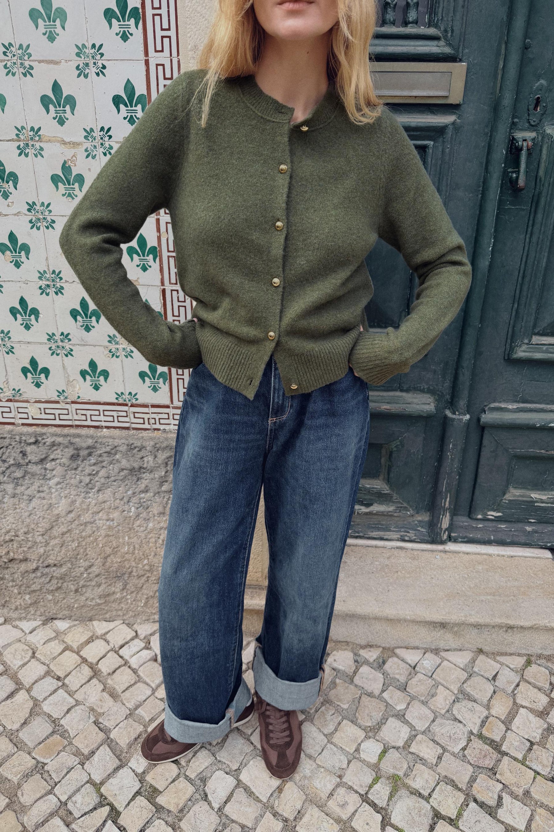 Strickjacke mit Kugelknöpfen