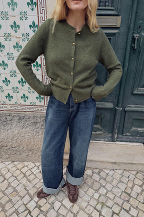 Strickjacke mit Kugelknöpfen