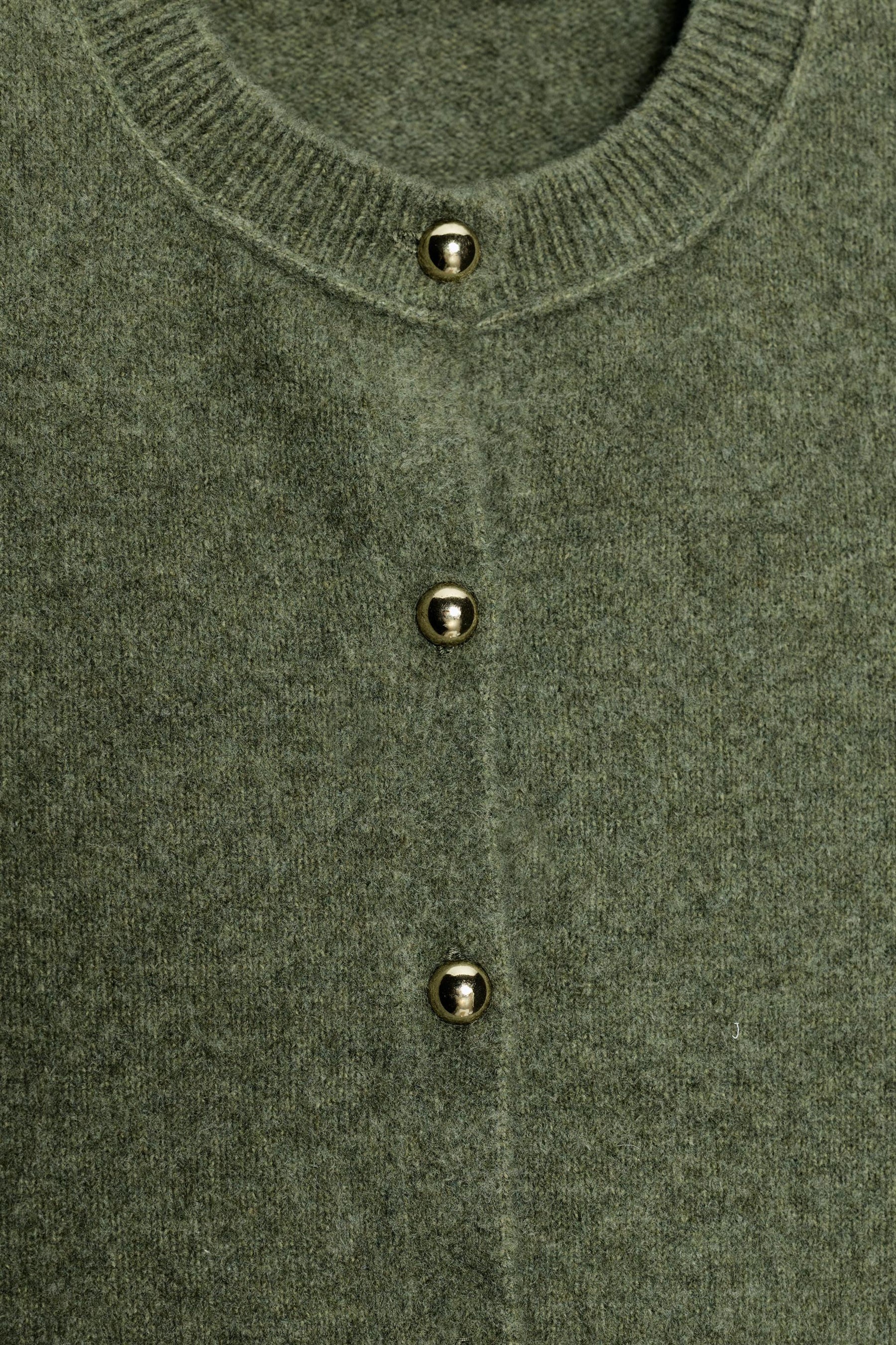 Strickjacke mit Kugelknöpfen