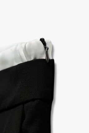 Weit geschnittene Hose mit Bund.