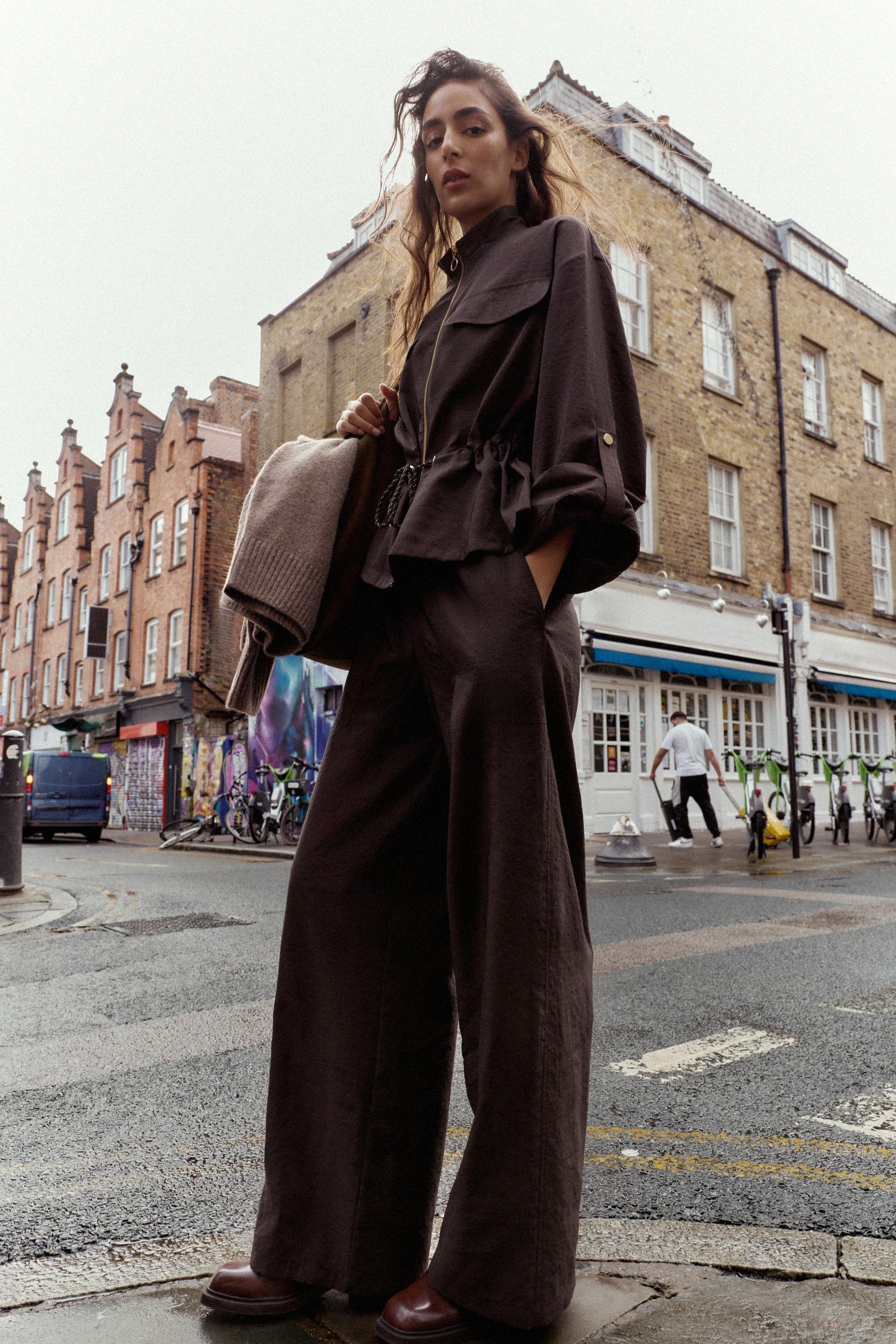 Weite Hose mit elastischem Bund