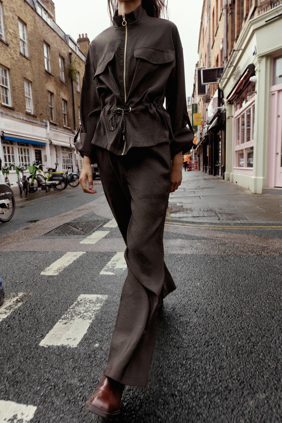 Weite Hose mit elastischem Bund