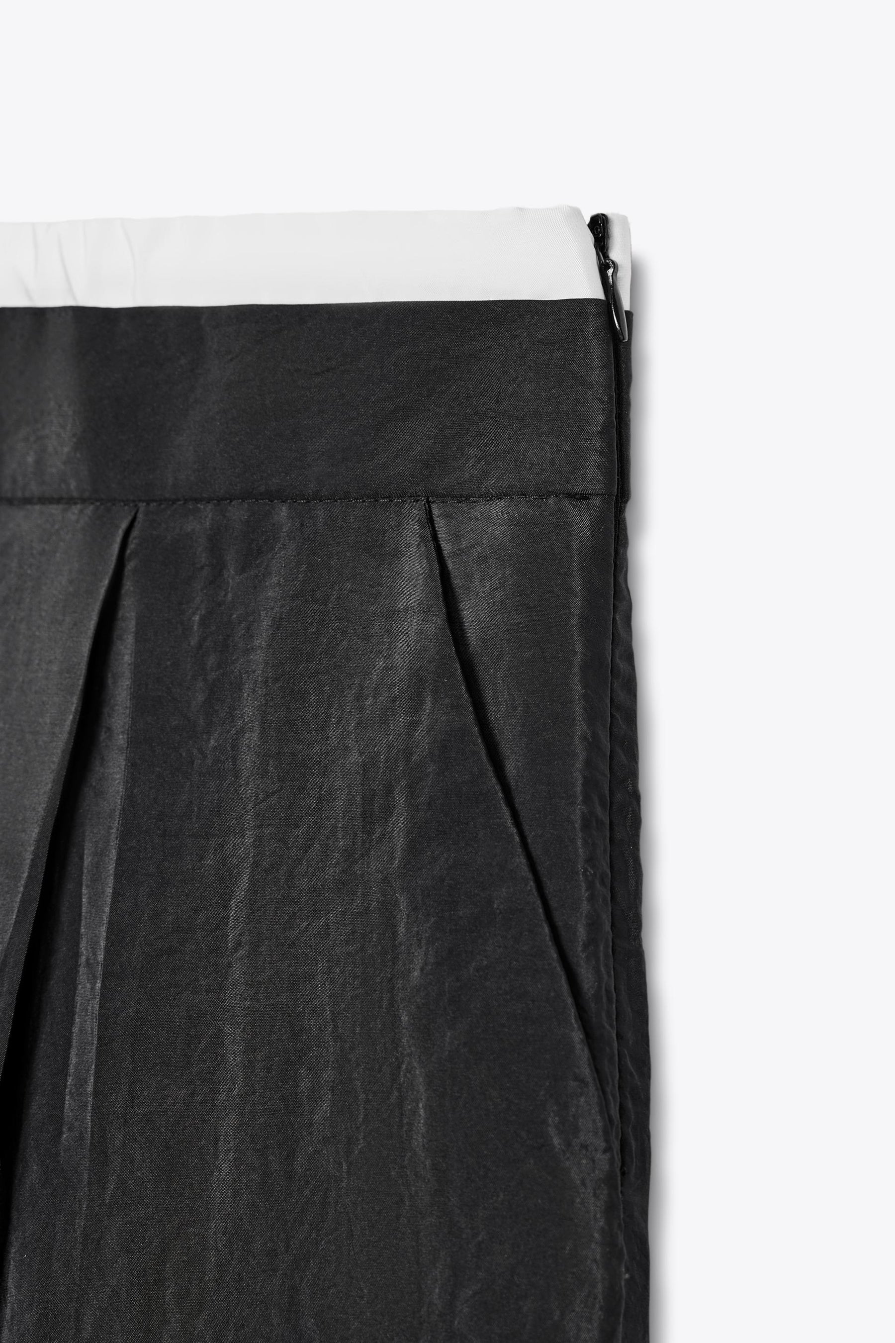 HOSE MIT WEITEM BEIN UND BUND