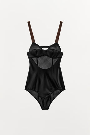 Body mit Kontrastnähten