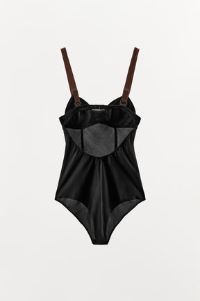 Body mit Kontrastnähten