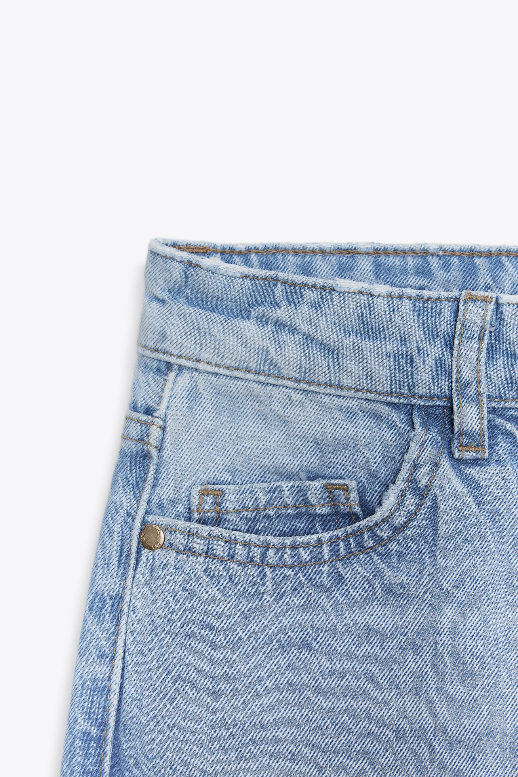 Hochgeschnittene, lange Jeans