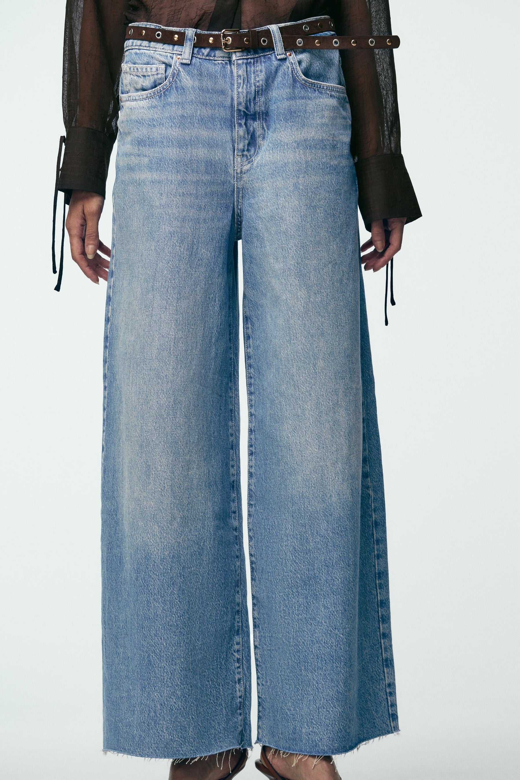 CROPPED HIGH-WAIST JEANS