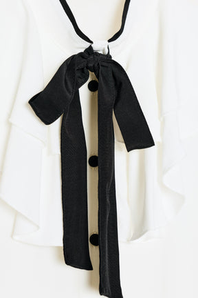 Rüschenbluse mit kontrastierender Schleife