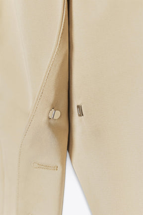 Weste mit offenem Rücken