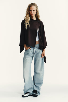 ASYMMETRISCHER KNOPFBAND