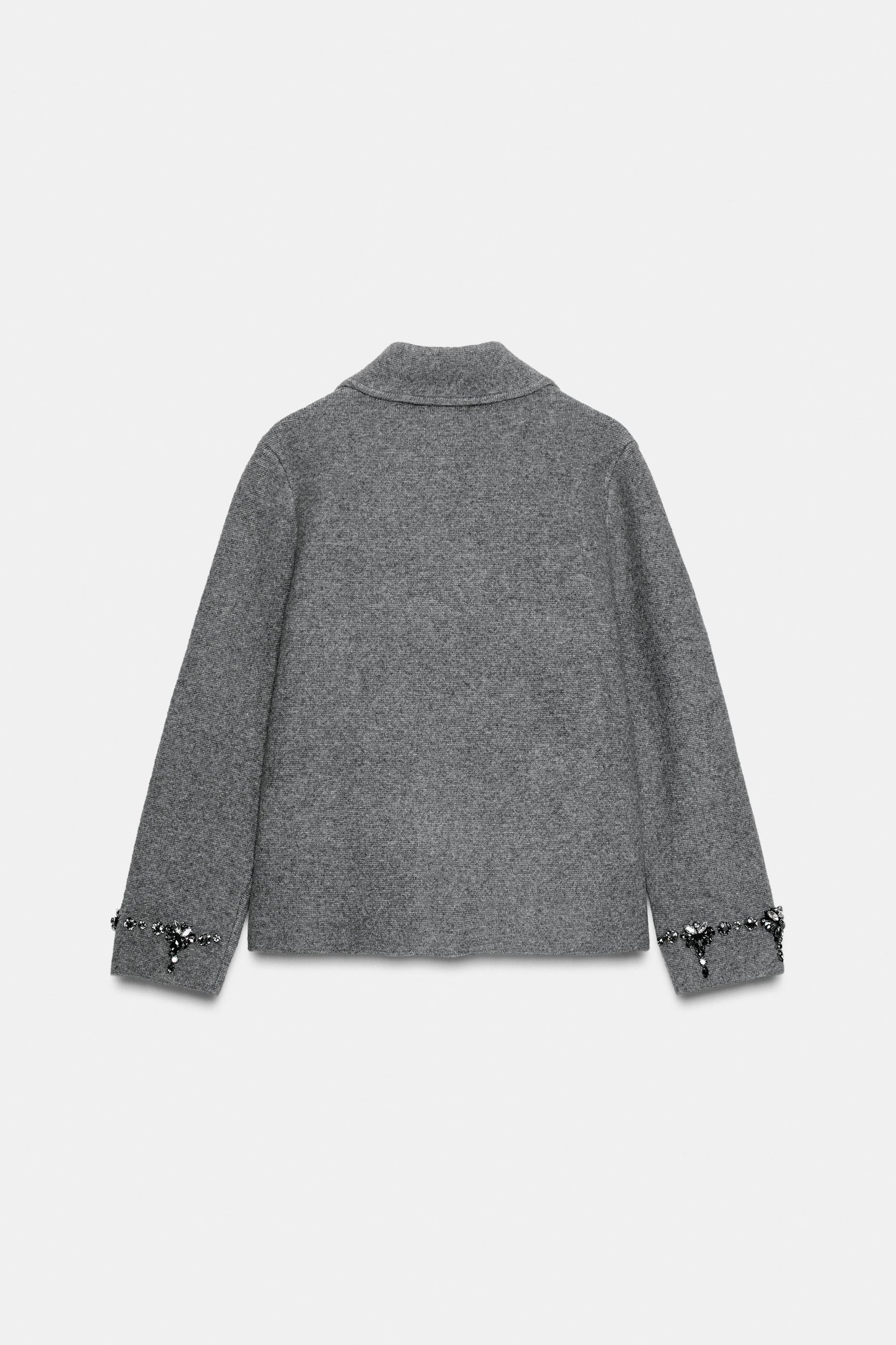 Perlenbesetzte Strickjacke