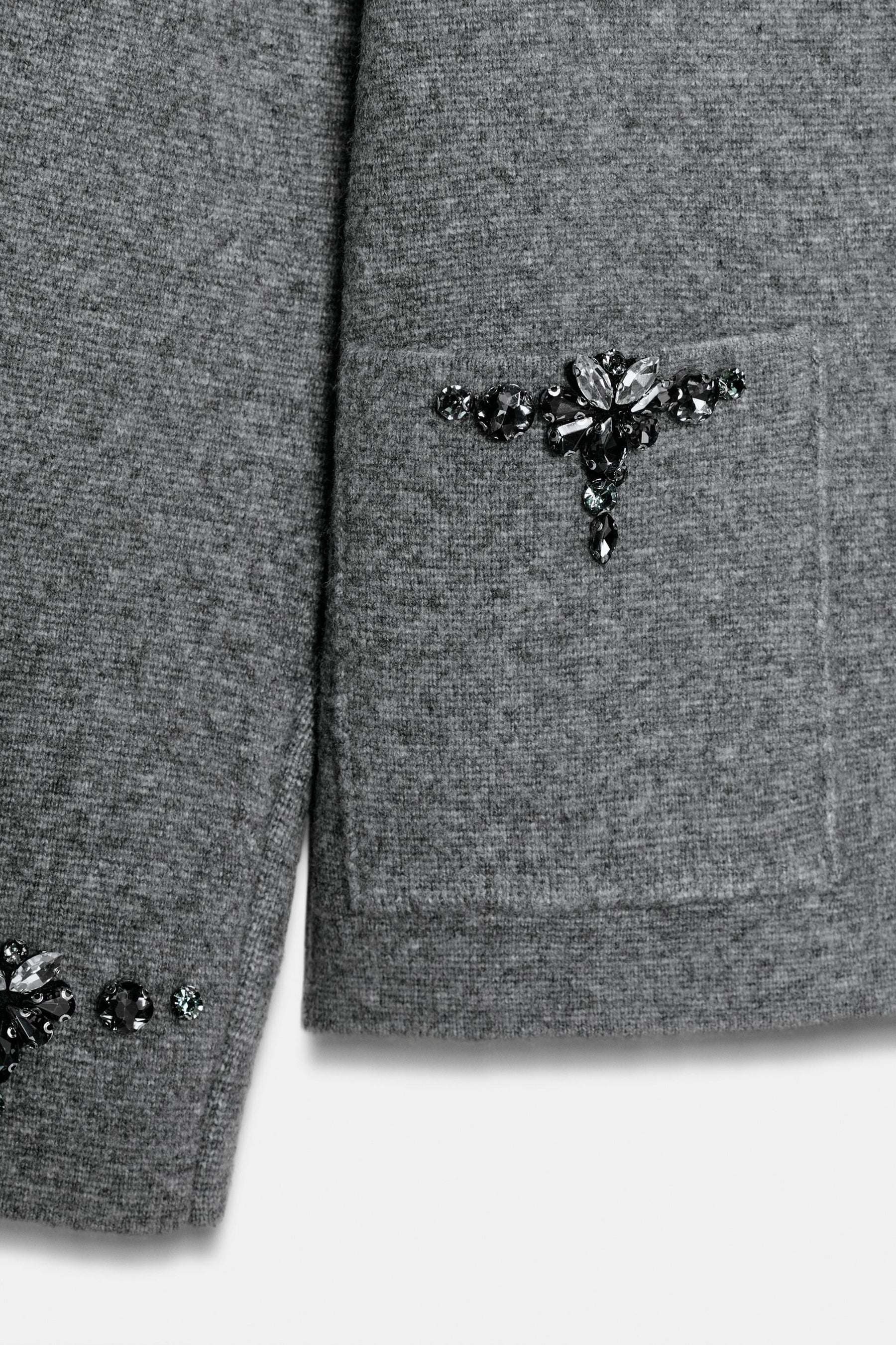 Perlenbesetzte Strickjacke