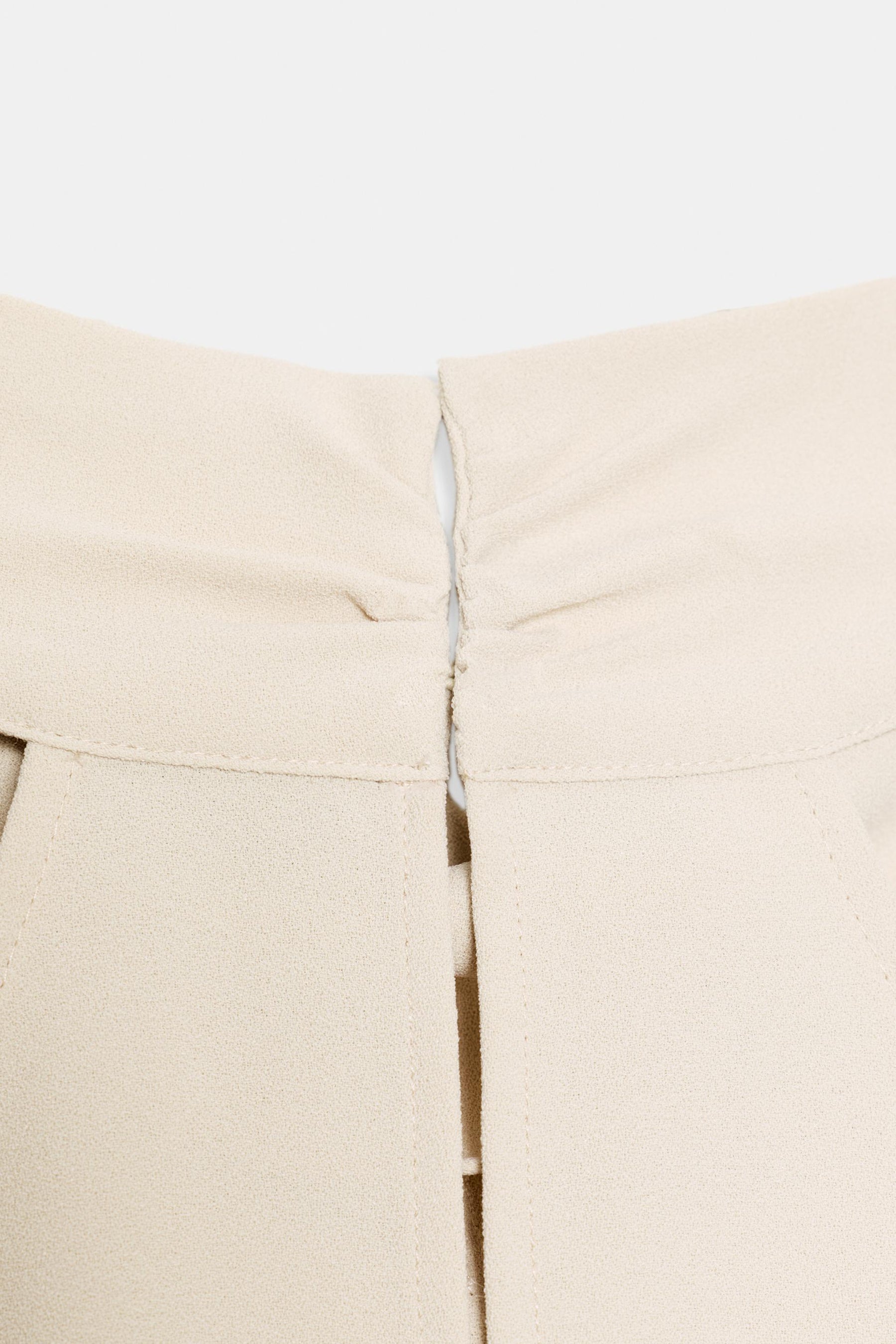 Perlenbesetztes Neckholder-Top