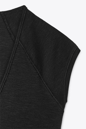 V-Ausschnitt-T-Shirt