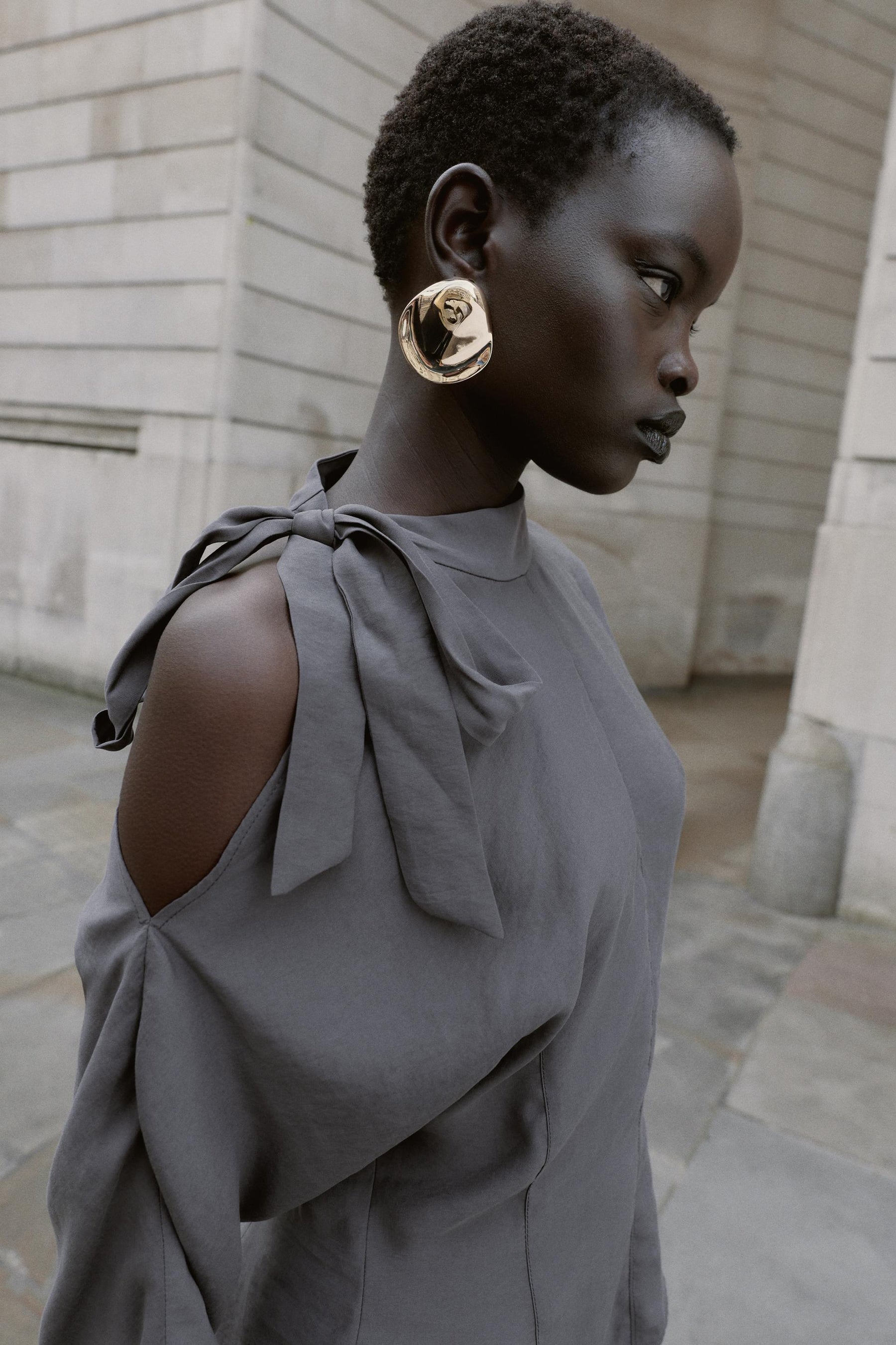 Bluse mit Schleife und Schulterausschnitt