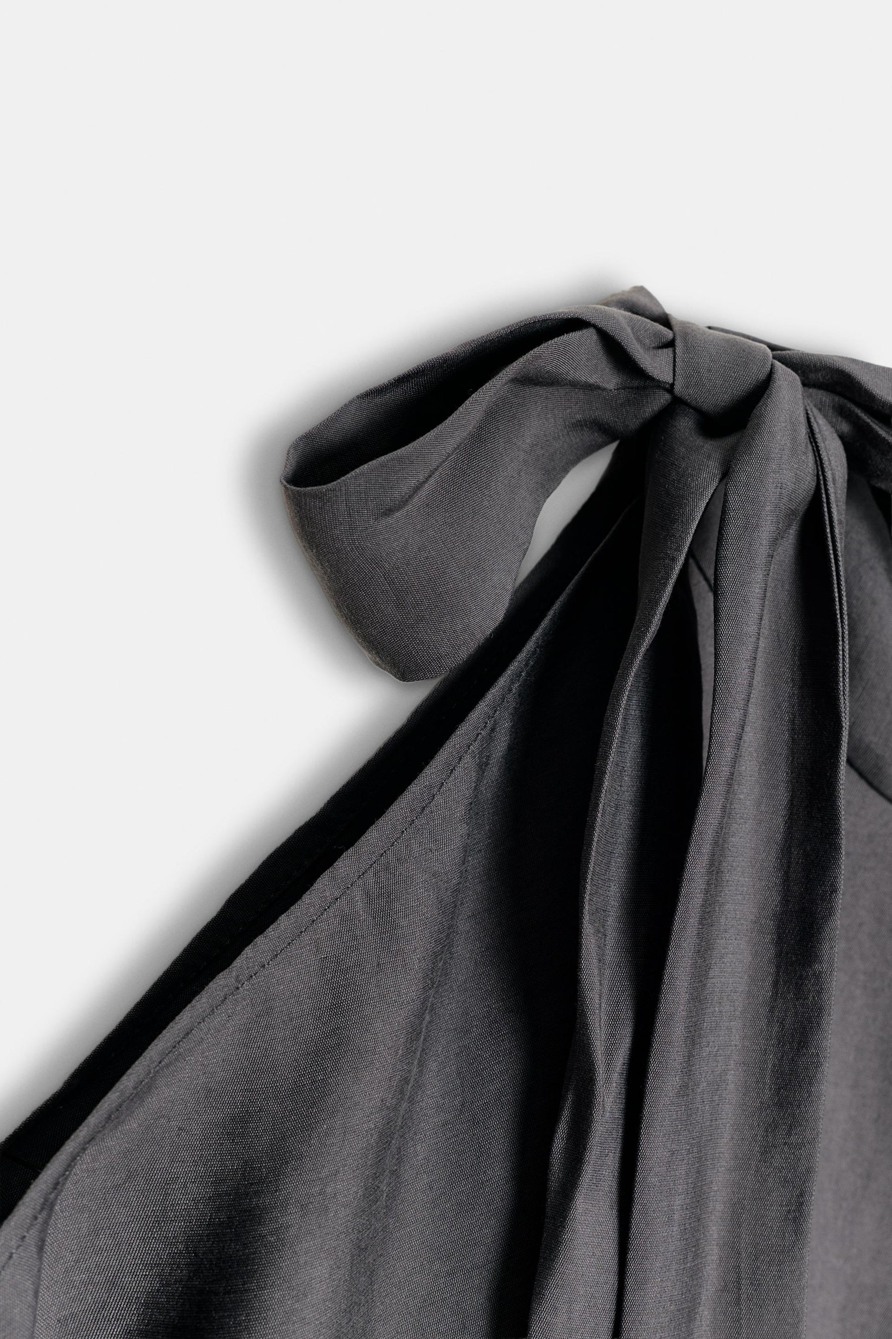 Bluse mit Schleife und Schulterausschnitt