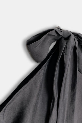 Bluse mit Schleife und Schulterausschnitt