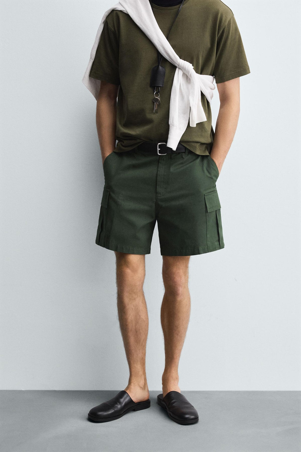 REGULAR FIT CARGO BERMUDA SHORTS - Image 2