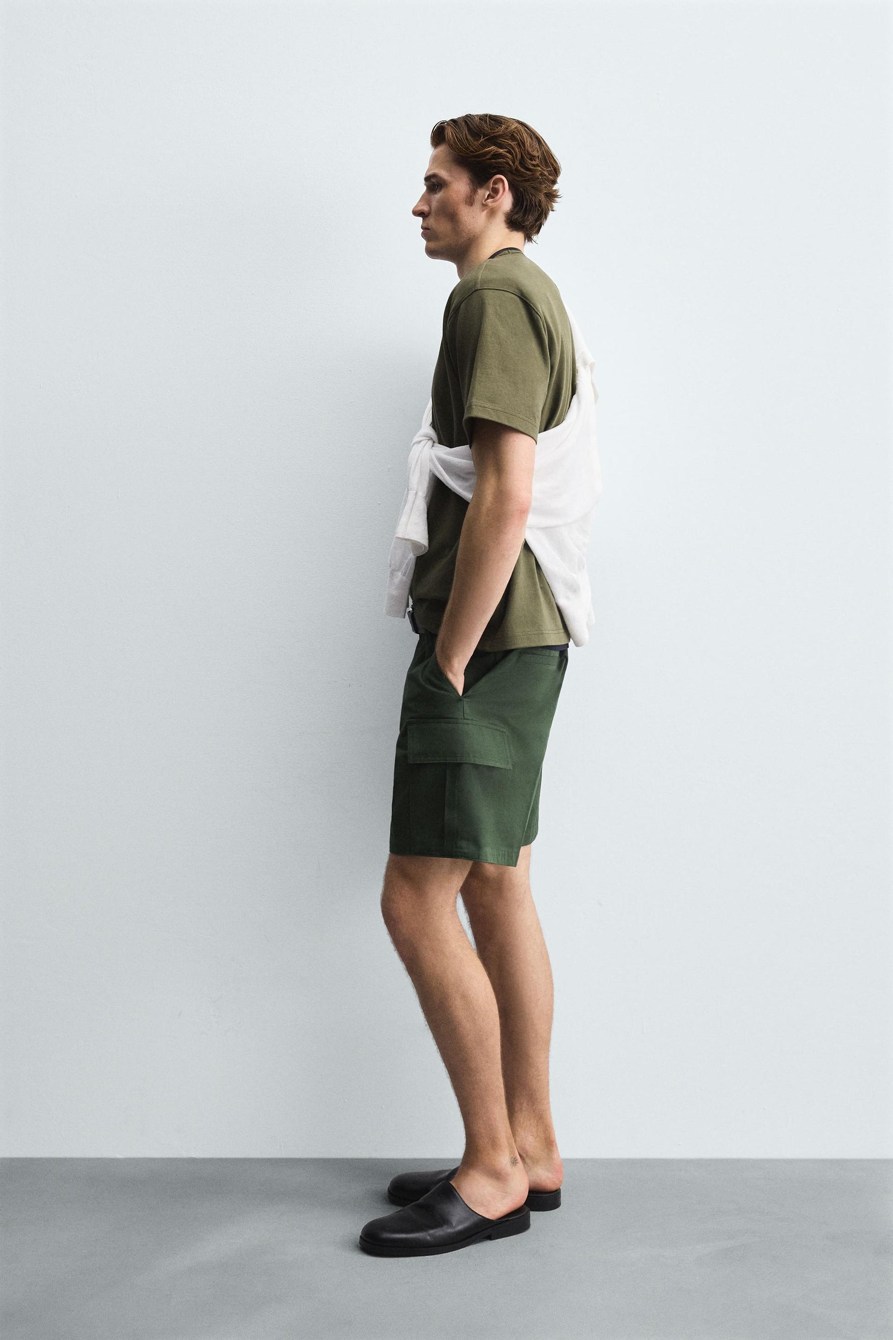 REGULAR FIT CARGO BERMUDA SHORTS - Image 4