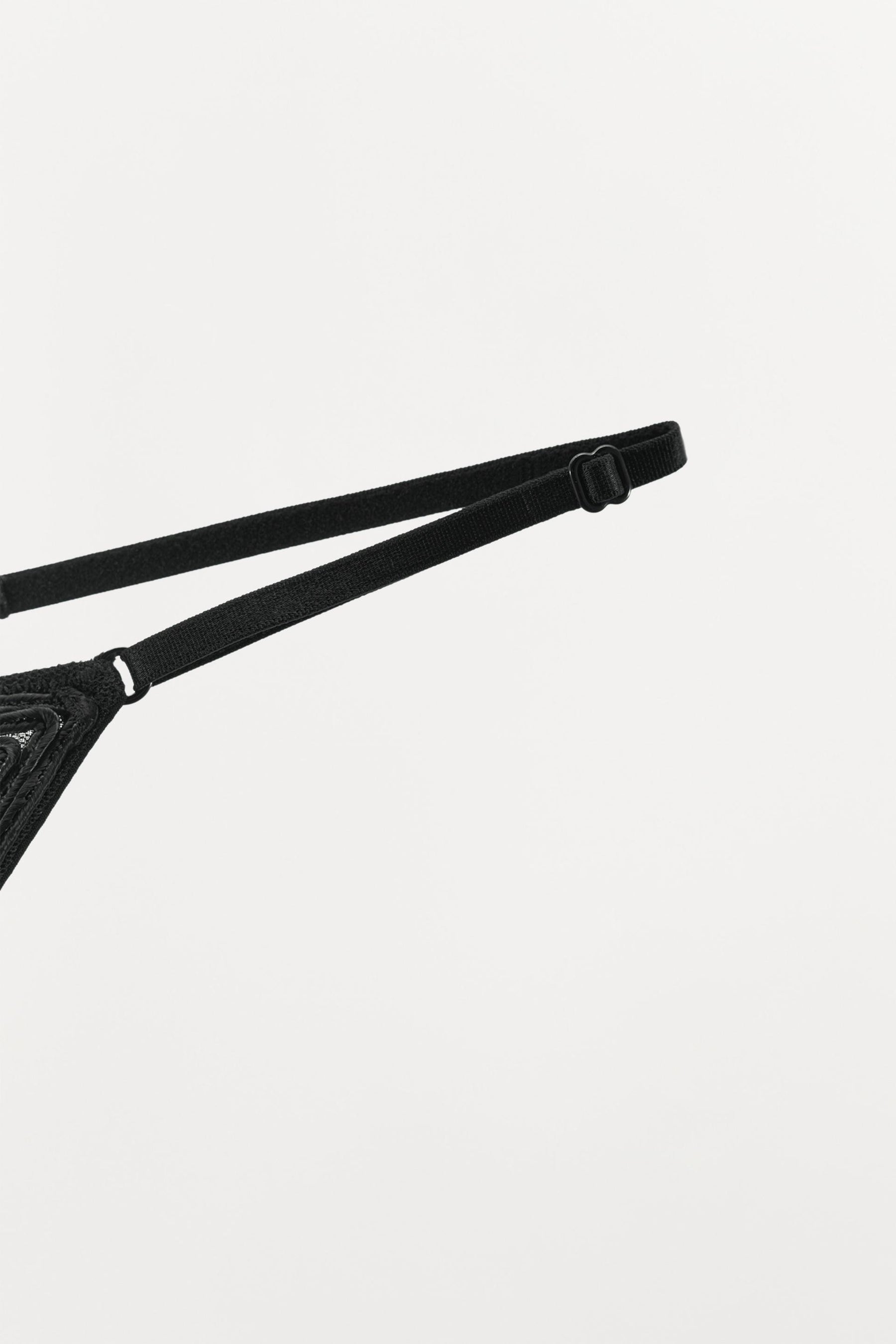 STRUKTURIERTER STRING