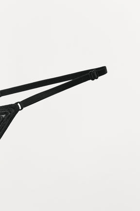 STRUKTURIERTER STRING