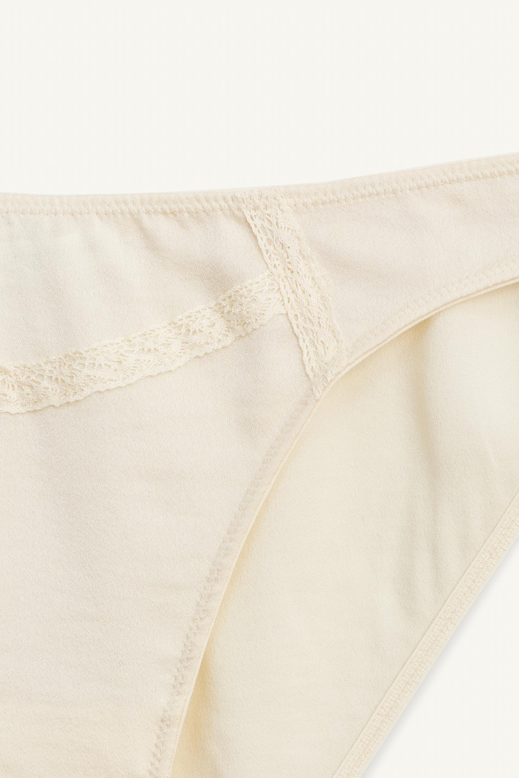 Romantische Slips in limitierter Auflage