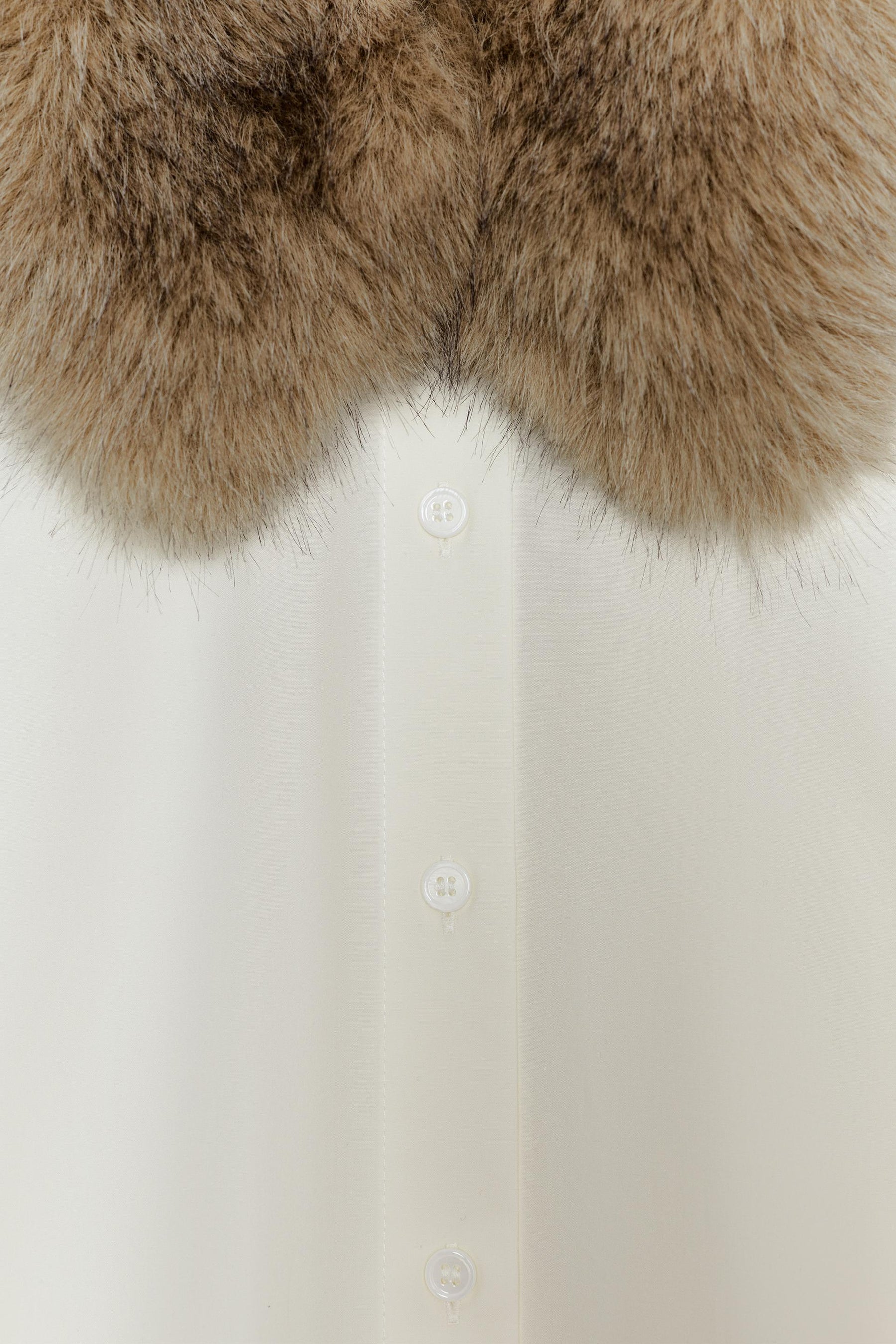 Popelinehemd mit Pelz