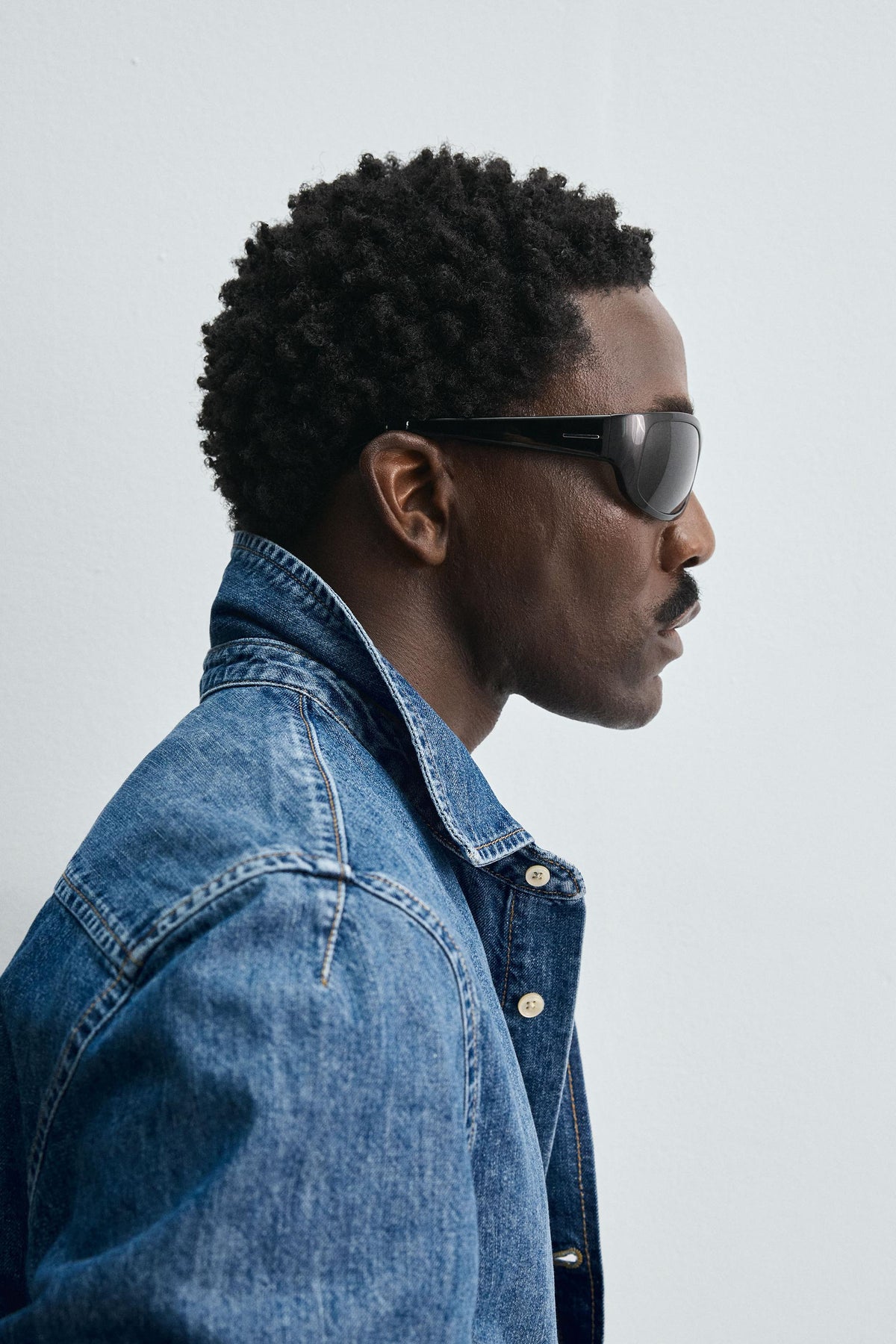 LIMITED EDITION OVAL SUNGLASSES - Image 2