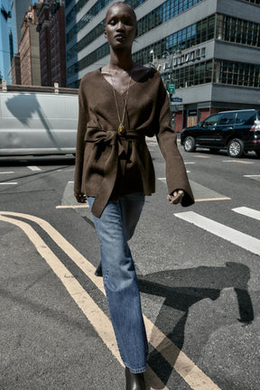 Strickjacke mit Gürtel